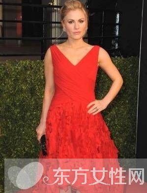 晚宴小礼服搭配技巧 女星短款礼服俏皮性感的美