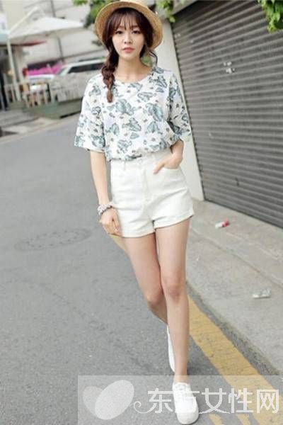 白色短裤搭配什么上衣好看 最清爽白色短裤搭配大收集