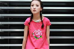 民族风服装时尚搭 让你美得浑然天成