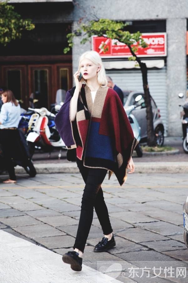 斗篷外套这么搭 让你尽展女王范