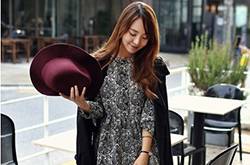 春季服装魅力穿搭 风衣+裙子轻松秀出美翻天气质