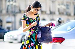 印花长裙这么搭配鞋子 想不美都难