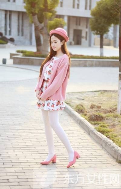 粉色系减龄裙装时尚搭配 少女气息十足