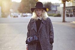 欧美潮女冬季穿搭街拍秀 大衣+紧身裤营造霸气女人味