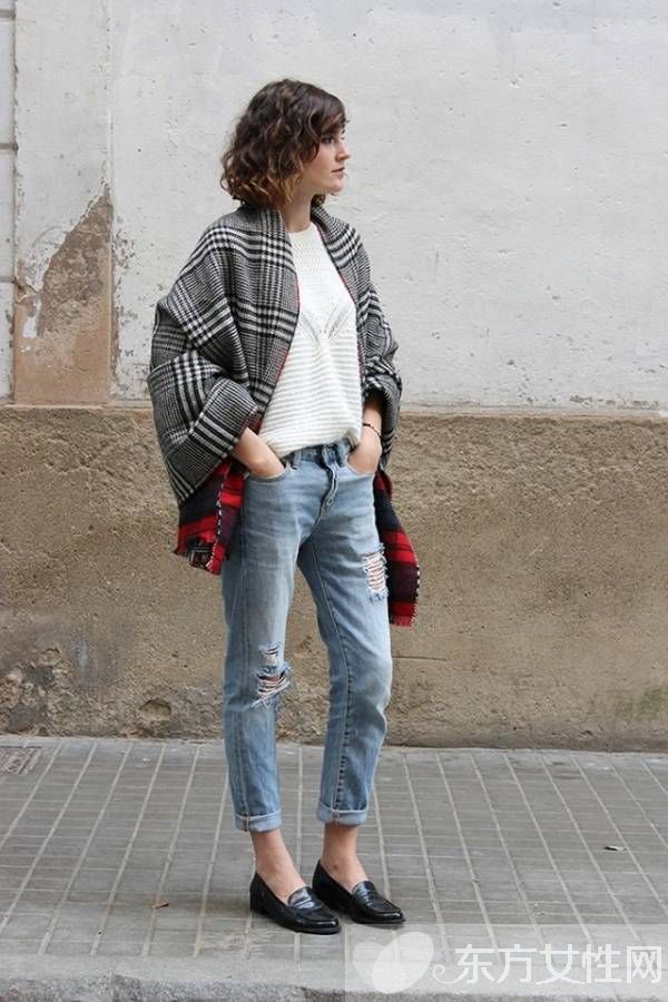 斗篷外套这么搭 让你尽展女王范