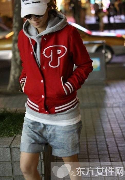 棒球服这么搭配 保暖御寒又潮流