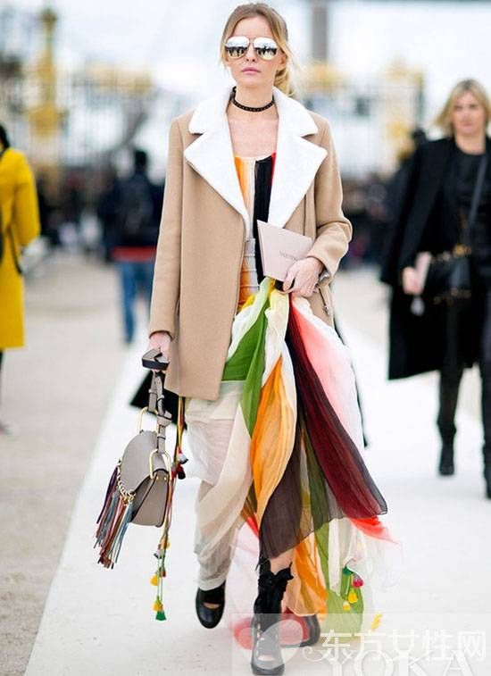 吊带裙搭配什么上衣 这么穿别有一番风味哦