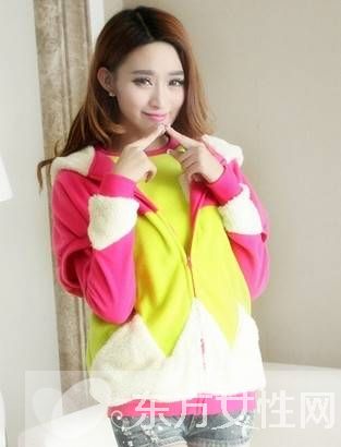秋季撞色外套潮流美搭 帮你塑造独特气质