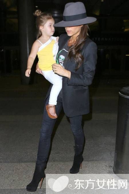 夏天照样穿马丁靴 女星们混搭风再掀一片热潮