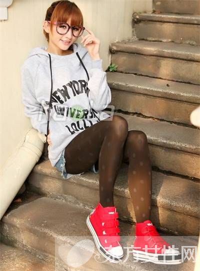 帆布鞋搭配什么裤子好看 这样搭配既时尚又个性