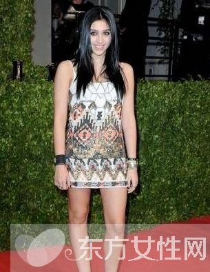 晚宴小礼服搭配技巧 女星短款礼服俏皮性感的美