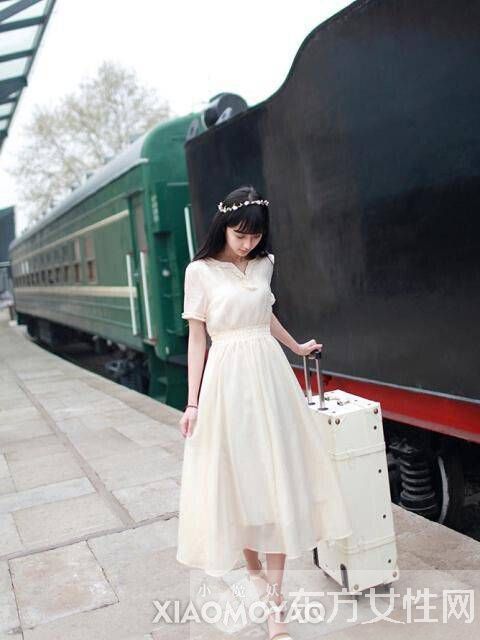 今夏必备 时髦的她们是这样穿麻纱长裙的