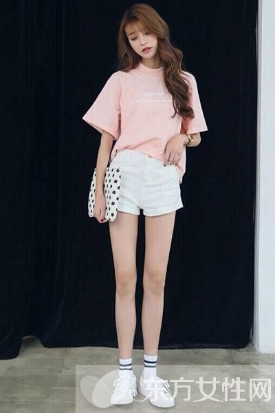 白色短裤搭配什么上衣好看 最清爽白色短裤搭配大收集