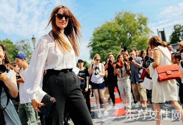 初秋时尚帅气风衬衫搭配 出街必备扮靓单品