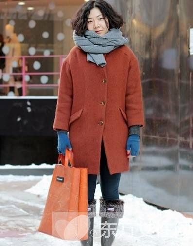 日韩时尚冬季街拍秀 复古风呢大衣让你养眼十足