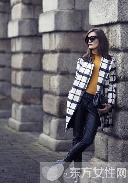 欧美潮女冬季穿搭街拍秀 大衣+紧身裤营造霸气女人味