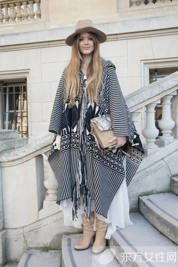 斗篷外套这么搭 让你尽展女王范