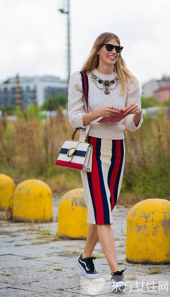 这个春天 少哪件单品都不能少圆领针织衫