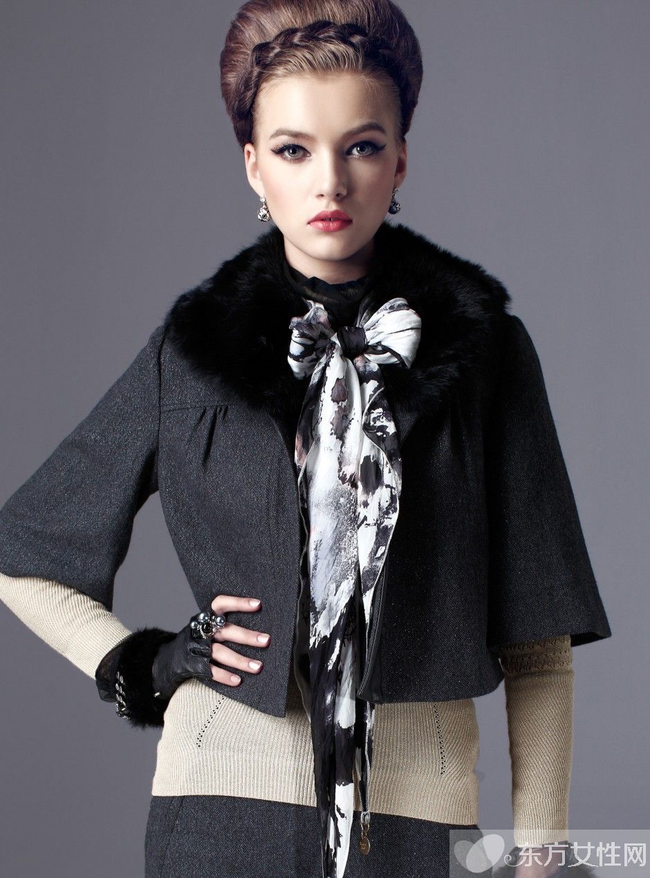 冬季毛呢短外套搭长筒靴 让你显高又显瘦