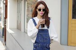 5款韩范背带裤搭配 穿出不一样的时尚气质