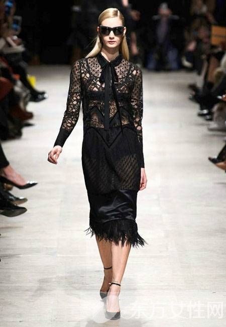 蕾丝连衣裙性感穿搭 不但凉爽舒适还百分百女人味