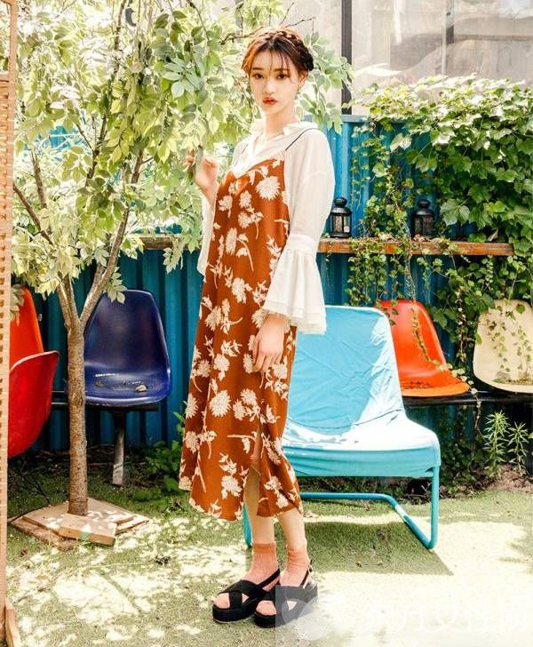 显瘦吊带衫最潮穿法 原来这样穿也可以这么美