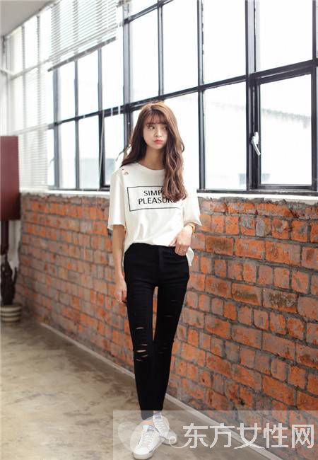 纯色T恤简单搭 让你轻松美一夏