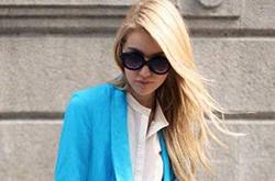 湖水蓝色服装穿搭术 散发与众不同的时髦感