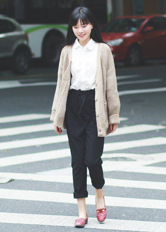 春款开衫毛衣怎么搭配 学他们这么搭就对了