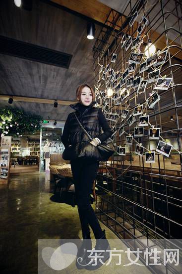 经典黑冬装外套搭配技巧 时髦穿法让你气场十足