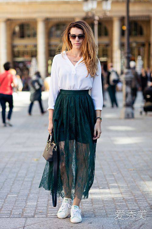 欧美时尚街拍 早春长裙搭配美美哒