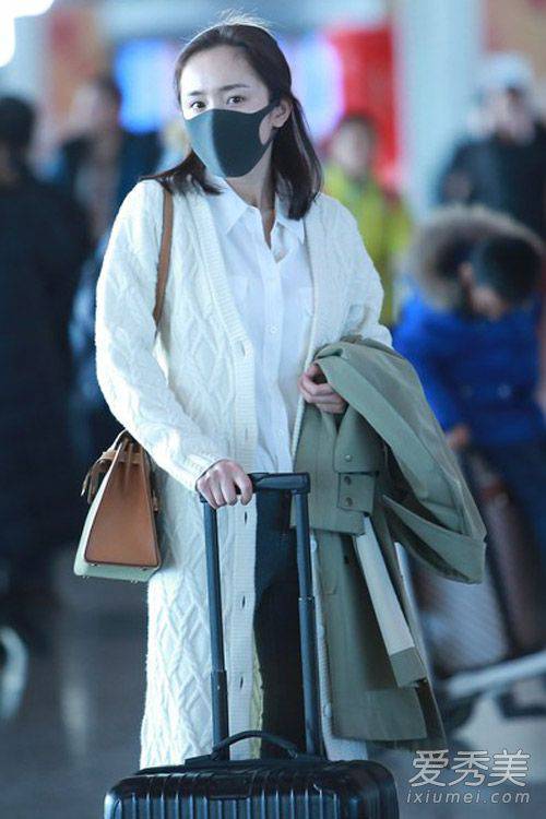 女星机场时尚街拍 刘诗诗粉红大衣亮相