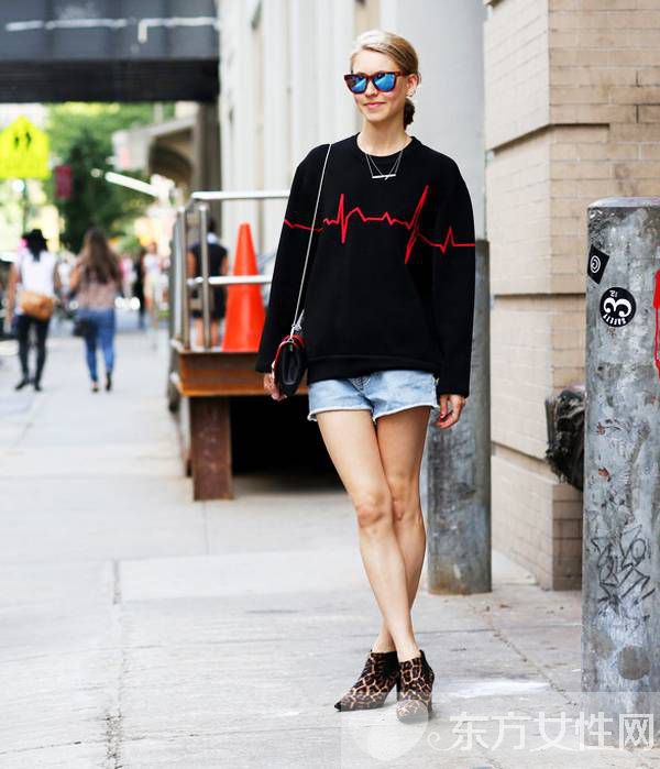 卫衣配什么裤子好看 N种搭配技巧搭出你的时尚花样