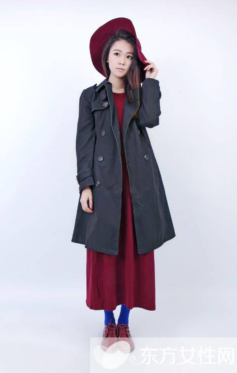 风衣内搭连衣裙搭出独特美感 经典搭配显瘦又显高