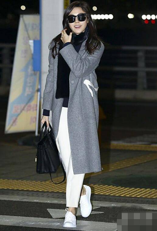 韩国女明星春装搭配 时尚气息席卷而来