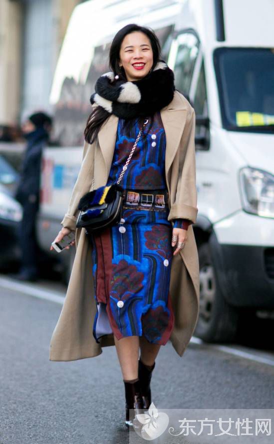 围巾大衣的最佳搭配方法 这个冬天最潮不过如此