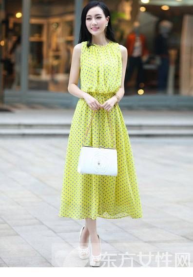 时髦到不行的波尔卡圆点连衣裙 想不吸睛都难