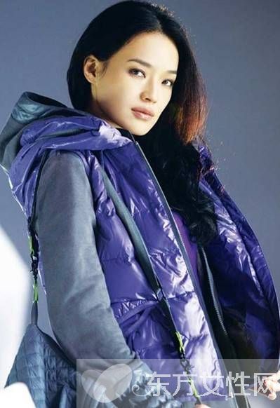 女星舒淇示范羽绒服搭配 羽绒服也能穿出性感味道
