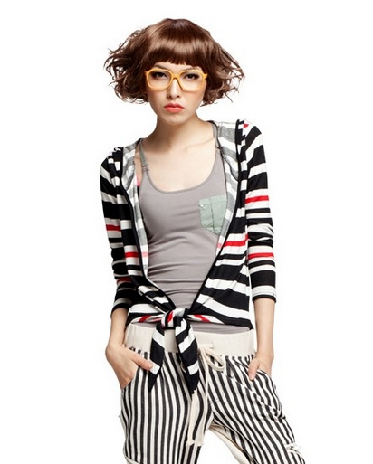 早秋穿什么百搭又保暖 黑色开衫好搭配又暖和