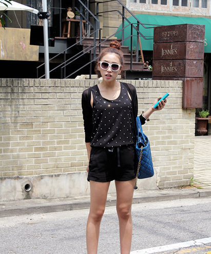 早秋穿什么百搭又保暖 黑色开衫好搭配又暖和