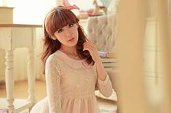 蕾丝短裙时髦搭配法 收腰款式轻松帮你塑造小蛮腰