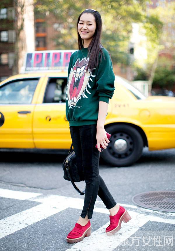 卫衣配什么裤子好看 N种搭配技巧搭出你的时尚花样