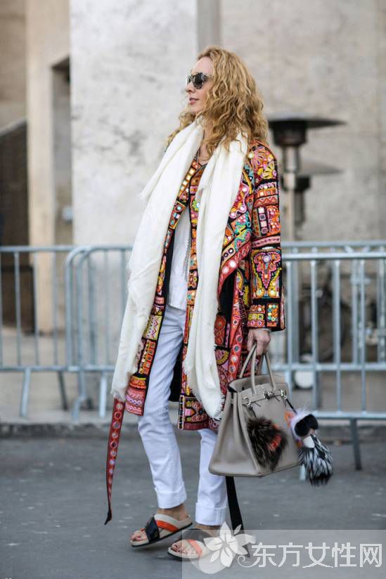 围巾大衣的最佳搭配方法 这个冬天最潮不过如此