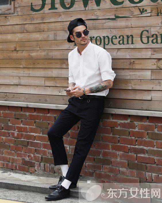 夏季时尚男装搭配技巧 白衬衫这么搭玩转英伦风