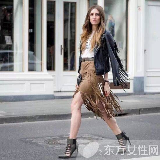流苏皮衣穿出身材好比例 巧妙搭配显出大长腿