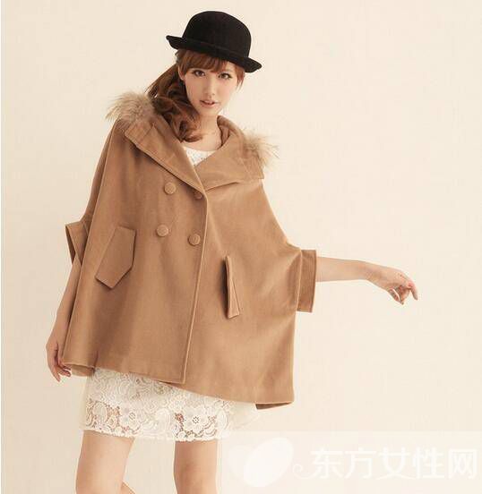 短款斗篷外套怎么搭配 冬天这么穿既暖和又时尚