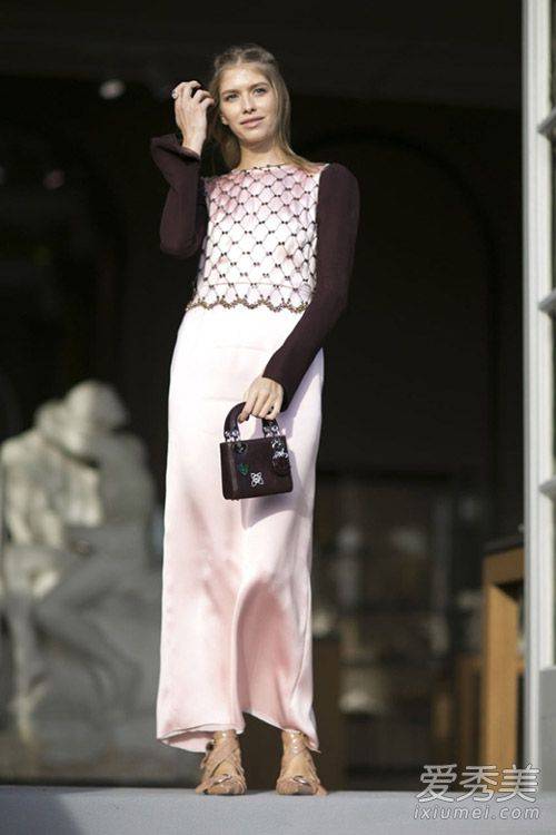 2016你的衣橱里还差这几件连衣裙