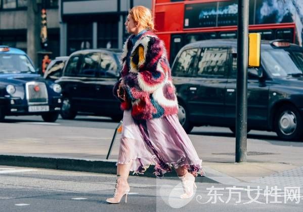冬季时尚皮草大衣街拍 教你如何气质十足