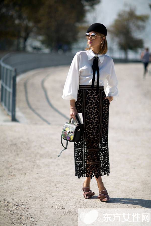 街拍达人教你几招白衬衣的穿法 轻松穿出优雅休闲范