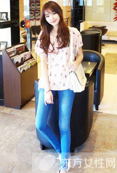 胖MM显瘦搭配推荐 T恤搭配小脚裤就是怎么美